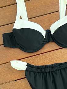 SHEIN Swim 夏季新款純色拼接鋼圈托高厚肩帶後扣性感海灘比基尼套裝女款分體泳衣 - 黑與白 - 查看 4