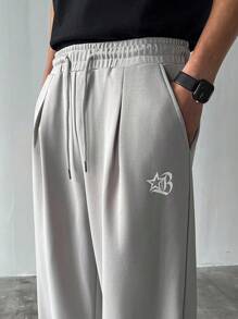 Manfinity Hypemode 男士休闲街头时尚字母和星星印花抽绳腰部宽松直筒运动裤 - 灰色 - 查看 2