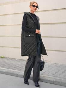CLARA VERO Colete acolchoado sem mangas com fecho de correr frontal, bolsos com detalhe de botão de pressão, design com capuz, camada de inverno funcional e elegante, colete feminino preto, colete acolchoado, colete com capuz, colete comprido, colete acolchoado feminino, colete acolchoado preto, agasalho feminino - Preto - Ver 4