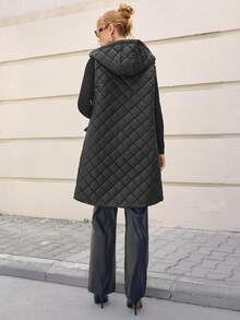CLARA VERO Colete acolchoado sem mangas com fecho de correr frontal, bolsos com detalhe de botão de pressão, design com capuz, camada de inverno funcional e elegante, colete feminino preto, colete acolchoado, colete com capuz, colete comprido, colete acolchoado feminino, colete acolchoado preto, agasalho feminino - Preto - Ver 2
