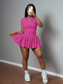 Slaydiva Bộ đồ hai mảnh dành cho nữ mùa xuân hè mới, phong cách thường ngày cơ bản, thể thao, đơn giản, cổ tròn, tay ngắn, áo thun ngắn xếp ly hai bên + chân váy xòe ngắn hai bên, trước và sau, chiều dài trung bình, vải dệt kim gân màu xám nhạt. - Màu Hồng Tươi - Xem 5