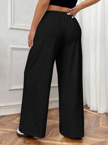 Calça de moletom plus size com amarração frontal e cor sólida simples e casual