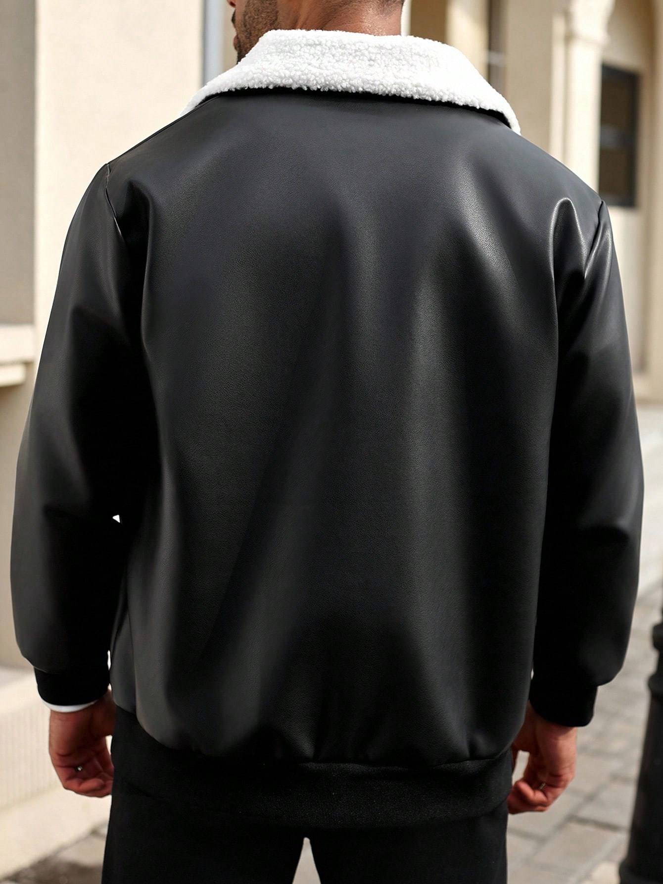 جاكيت جلد صناعي (بي يو) كاجوال بأكمام طويلة مزدوجة...