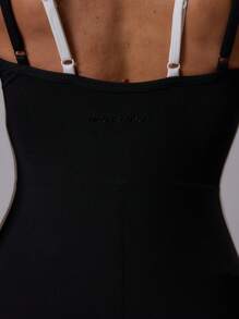 Musera Sport 运动双带条纹侧边修身超短连体裤，高腰撞色滚边修身短裤，适合运动健身、夏季室内网球俱乐部、健身房等场合穿着。 - 黑與白 - 查看 6