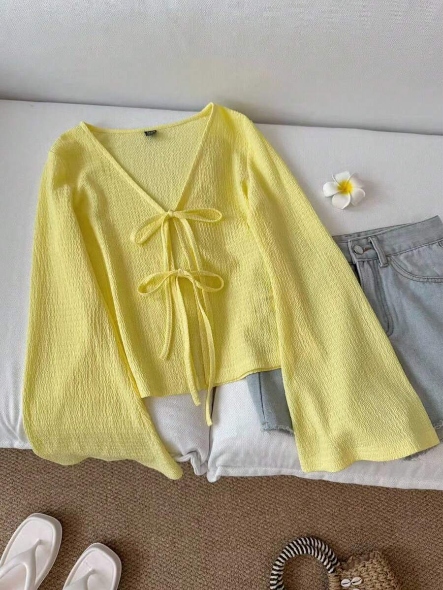 SHEIN LUNE 休闲女士纯色宽松前系带喇叭袖上衣度假女士返校教师度假女士学校外出上衣返校机场女士复古风格女士度假上衣长袖上衣女士奶油黄色度假装女士秋季系带前上衣黄色上衣黄色衬衫可爱黄色上衣黄色系带前上衣黄色 V 领上衣黄色衬衫黄色长袖上衣 - 黃色 - 查看 1