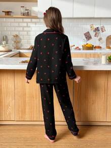 Snug Zone 少女樱桃印花泡泡褶皱纽扣衬衫和裤子套装，圣诞节 - 黑色 - 查看 3