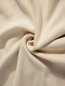 Maija 优雅纯色前开襟无袖针织连衣裙，简约大方的设计，尽显知性优雅。无袖背心式连衣裙款式，可单穿或内搭衬衫、打底衫，适合春秋季节及多种场合。适合教师、通勤、演出、聚会及日常休闲穿着，兼具时尚与实用性。现有优雅黄色、米色等多种颜色可选。柔软舒适的针织面料满足穿着需求，是打造都市时尚风格的理想之选。 - 杏色 - 查看 8