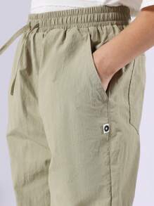 SUMWON 拉上尼龙阔腿裤轻便透气休闲旅行户外探险春秋季下装带侧袋和篮球标志 - 軍綠色 - 查看 7