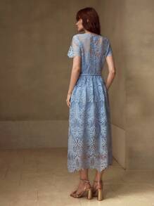 MOTF PREMIUM 凸纹蕾丝腰带连衣裙 - 藍色 - 查看 3