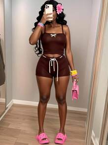 Slaydiva طقم ملابس داخلية كاجوال مكون من قميص كاميسول خصر مشدود بلون عادي وشورت قصير بفتحات، أنيق ذو خصر منخفض للراحة والأنشطة اليومية - بني - مشاهدة 1