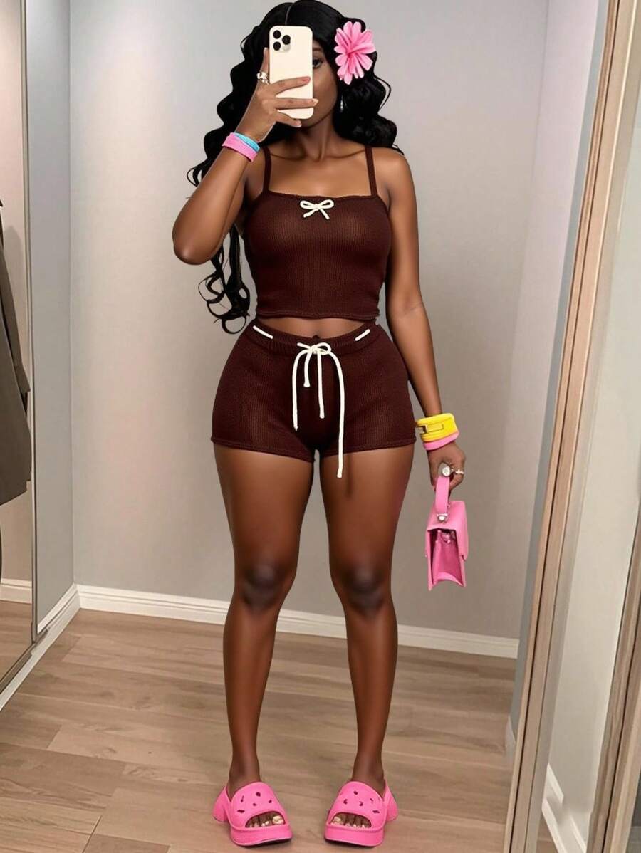 Slaydiva طقم ملابس داخلية كاجوال مكون من قميص كاميسول خصر مشدود بلون عادي وشورت قصير بفتحات، أنيق ذو خصر منخفض للراحة والأنشطة اليومية - بني - مشاهدة 1