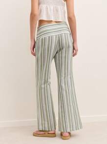 Nöista 条纹喇叭裤，腰部舒适弹力。无论是夏日、节日氛围，还是清爽的美式假日造型，都完美之选。柔软亚麻混纺面料。 - 橄欖綠 - 查看 2