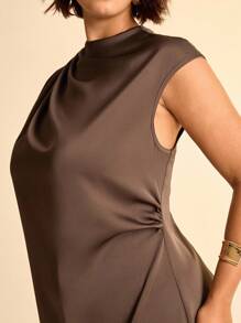 CAJUNI Vestido plisado marrón talla grande para mujer, sin mangas - Atuendos para citas nocturnas para mujer / Ropa bohemia para mujer - Básica / Blusas para salir para mujer / Ropa de mujer para otoño