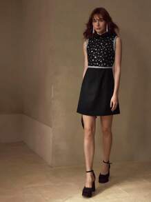 MOTF PREMIUM 撞色亮片饰带细节领口无袖短连衣裙 - 黑色 - 查看 6