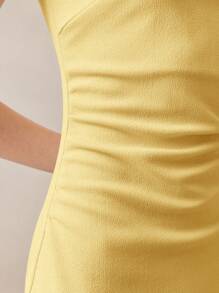 BizChic 2025款奶油黄吊带褶皱腰侧开衩浪漫优雅日常百搭商务休闲连衣裙 - 黃色 - 查看 7