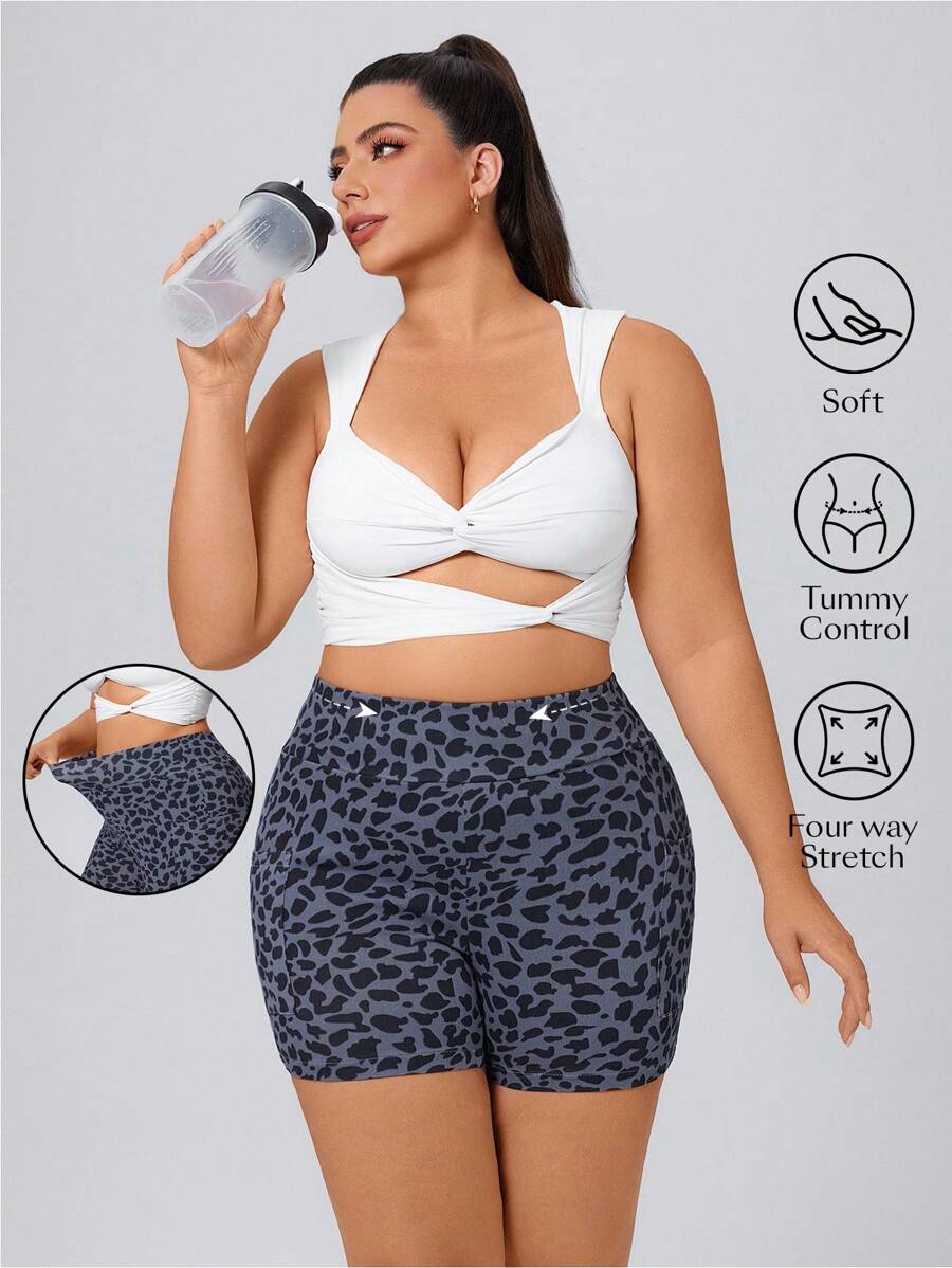 SHEIN Essnce Plus Size Women's Full Print Pockets Skinny Casual Denim Shorts - Grey - View 1