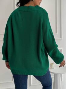 SHEIN Suéter de punto acanalado de talla grande con cuello en V y color liso