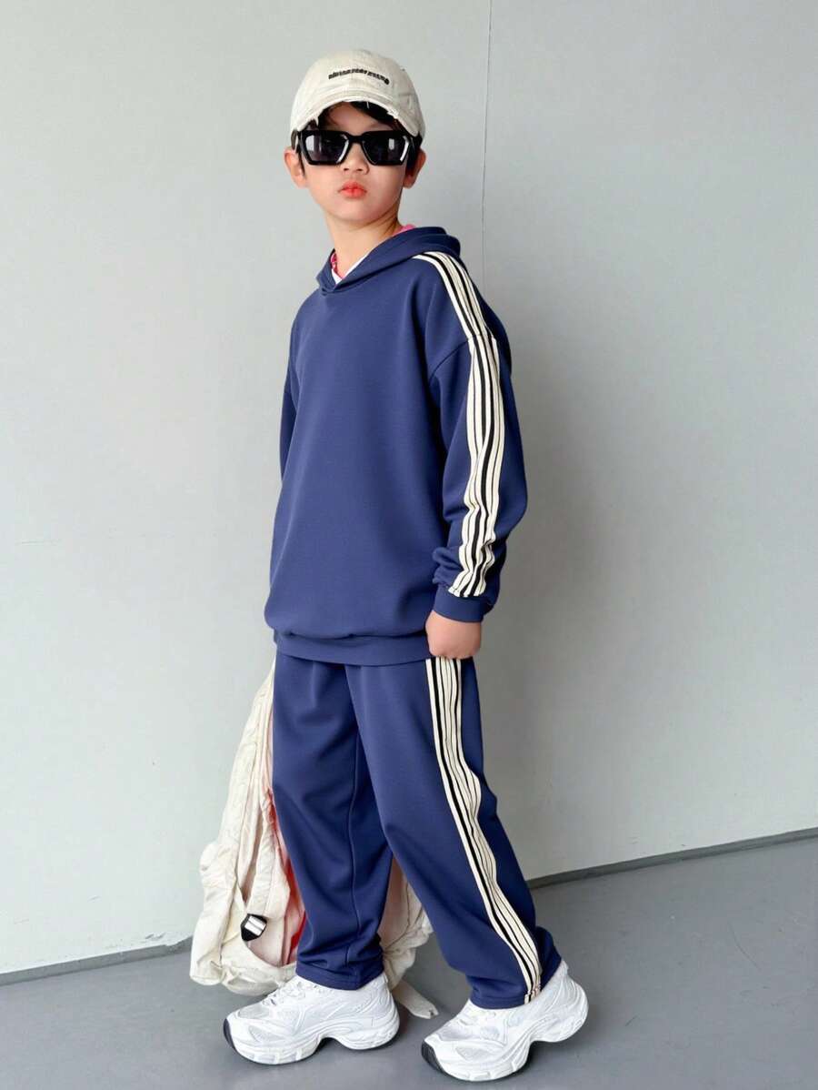 2 件套青少年男童休闲运动风格落肩宽松圆领针织上衣 T 恤和宽松撞色罗纹饰边运动裤套装，适合春夏季穿着，返校服装 - 寶藍色 - 查看 1