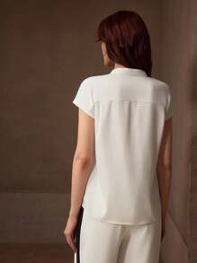 MOTF PREMIUM 女士夏季休闲简约纯色缺口领蝙蝠袖宽松衬衫 - 白色 - 查看 3