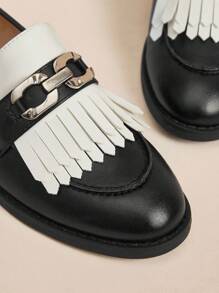 Rosivie Sepatu Loafer Kasual Wanita dengan Desain Rumbai dan Warna Kontras untuk Pemakaian Sehari-hari - Hitam - View 7