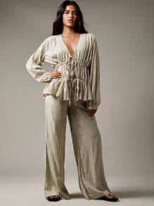 MISSGUIDED 优雅条纹褶饰腰部两件套服装，搭配长款灯笼袖、前系带荷叶边上衣和高腰阔腿裤，度假风