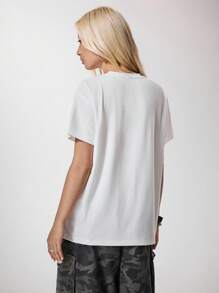 NEARLY THERE Maglietta casual oversize con stampa vintage ispirata al punk, grunge e rock and roll, adatta per l'autunno e l'inverno e i festival musicali. Magliette oversize con grafica, magliette larghe da donna, magliette oversize, magliette da donna stile band, maglietta rock and roll, stile Y2K anni 2000, top carino, di ritorno a scuola, club, sexy per donne - Bianco - Visualizzare 2