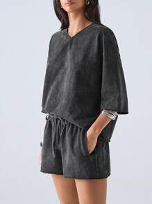 LYSMO 两件套女士V领落肩水洗字母印花T恤和短裤休闲家居服套装，夏季街头简约风，适合办公室穿着，夜间外出/休闲场合；黑色水洗短袖T恤和短裤两件套，运动健身，舒适休闲，通勤百搭，校园服装 - 黑色 - 查看 4