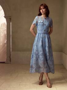 MOTF PREMIUM 凸纹蕾丝腰带连衣裙 - 藍色 - 查看 6