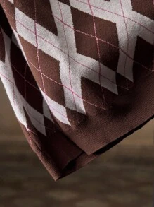 AKNOTIC Business Casual Men's Brown & White Classic Plaid Diamond Pattern Knitted Vest, Casual Loose Fit Sleeveless Pullover Vest, Boyfriend & Teacher Gift, Soft Texture, For Fall Winter - Brown - View 8