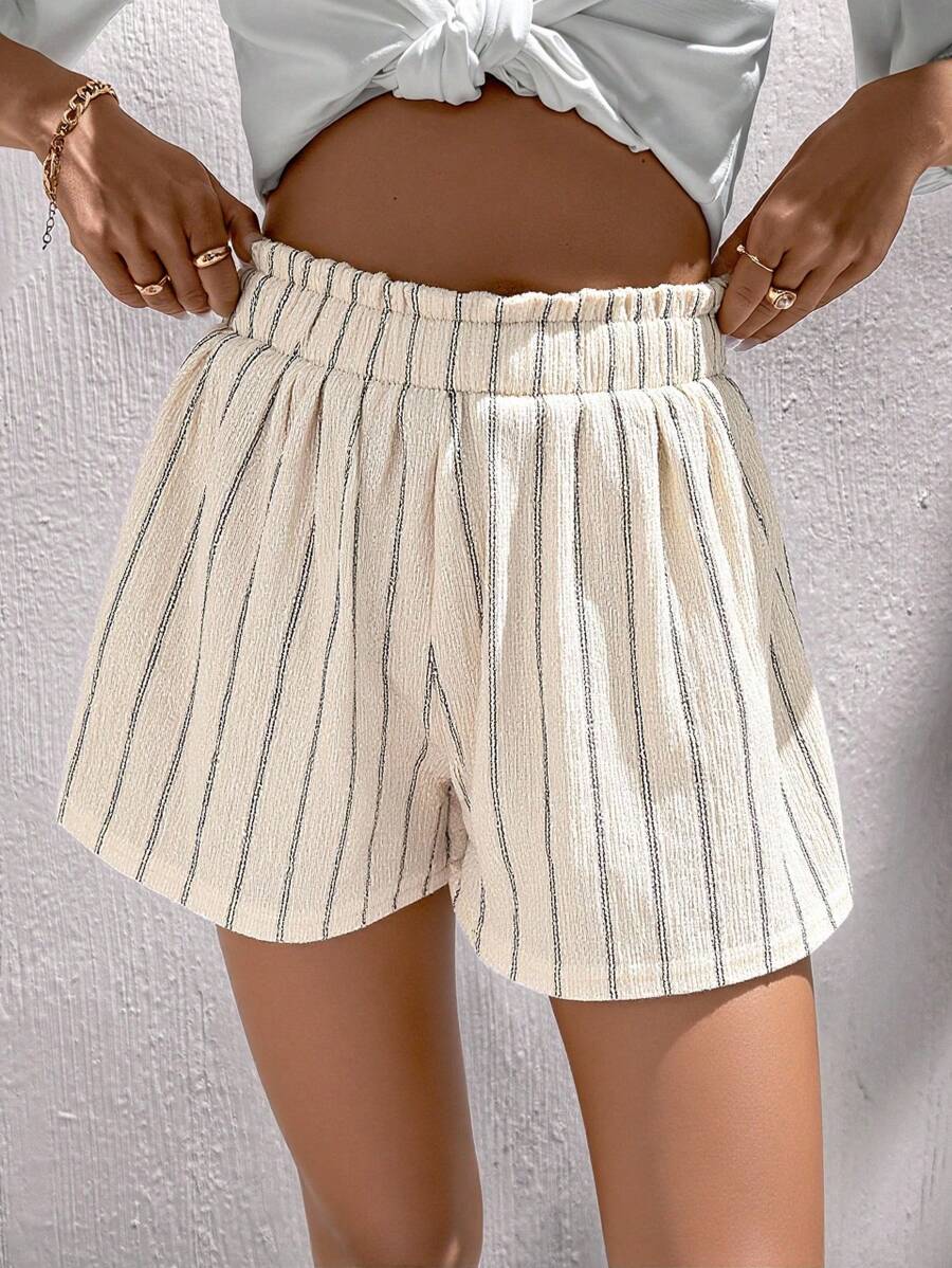 SHEIN LUNE 教师休闲条纹短裤，荷叶边松紧腰 A 字型，适合日常休闲穿着，度假健身短裤卡其色短裤老款返校教师米色女裤涤纶女裤卡其裤商务职业女性宽松裤女士休闲短裤高腰短裤女夏季短裤 - 彩色 - 查看 1