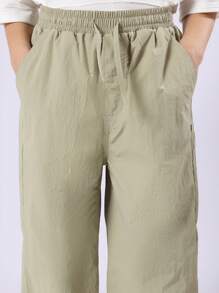 SUMWON 拉上尼龙阔腿裤轻便透气休闲旅行户外探险春秋季下装带侧袋和篮球标志 - 軍綠色 - 查看 6