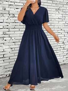 SHEIN PETITE Vestido corto de manga corta elegante de talla grande con ruedo amplio, decoración de volantes y ribete de encaje. Corte holgado para vacaciones o trabajo, vestimenta de mujer con escote en V, perfecto para bodas, tipo de Body petite, verano - Azul Marino - Ver 4