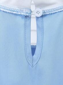 Robe d'été bleue clair avec col claudine blanc mignon