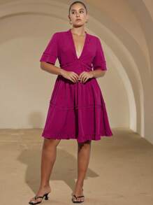 Aveloria Rosie فستان نسائي كبير الحجم بياقة على شكل حرف V باللون الأحمر الوردي مع كشكشة في الأطراف بتصميم خط A، فستان قصير الأكمام، مناسب لفصلي الربيع والصيف