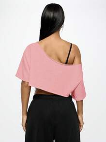 SUMWON WOMEN 加大码短款上衣 原始下摆 露肩 图案印花 夏季休闲街头时尚宣言 潮流引领者 审美 T 恤