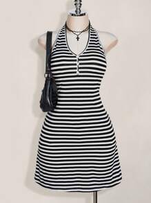 SHEIN ICON 大码黑白条纹 V 领露背修身连衣裙 - 黑與白 - 查看 1