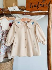Vintaside Kids Baby Girl This Long-Sleeved Jacket In Apricot Color For Spring And Autumn Is Simple, Casual, Elegant And Versatile. The Flower Embroidery Pattern On The Collar Adds A Atmosphere, And The False Pocket Design Is Simple And Unique. The Puffed Sleeves Are Cute And Playful. Made Of Woven Fabric, They Have A Loose Fit And Are Suitable For Daily Shopping, Participating In Small Activities In Kindergartens, Attending Parties, Etc