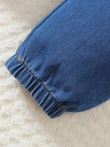 SHEIN 2 件套年轻男孩骑马印花纹理针织圆领运动衫和水洗牛仔裤套装，适合返校季、秋冬季、万圣节、圣诞节 - 淺藍色 - 查看 6