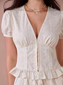 Enchnt 女式 V 领泡泡袖上衣，花卉刺绣和荷叶边下摆，时尚 - 白色 - 查看 2