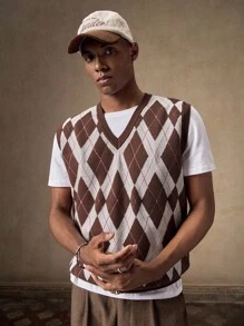 AKNOTIC Business Casual Men's Brown & White Classic Plaid Diamond Pattern Knitted Vest, Casual Loose Fit Sleeveless Pullover Vest, Boyfriend & Teacher Gift, Soft Texture, For Fall Winter - Brown - View 5