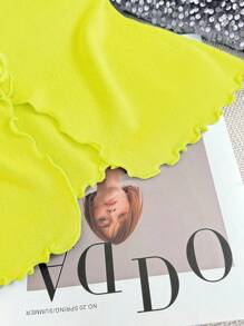 SHEIN LUNE 3D Blumen V-Ausschnitt Kurzarm Volant Saum figurbetontes Strick-Top für Frauen - Gelb - Übersicht 3