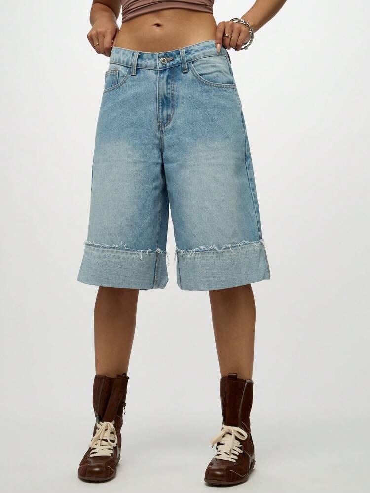 SUMWON WOMEN Short en jean bouffant à jambes larges taille haute avec ourlet effiloché. Short en jean ample Bermuda pour l'été, les festivals et les vacances. Coupe ample, style streetwear