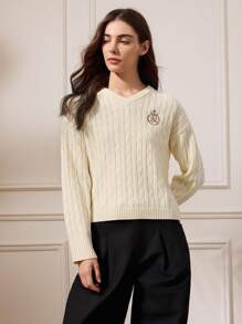 Briarwyn 女士休闲字母刺绣 V 领落肩长袖毛衣，秋季女士，冬季女士，老钱风格，返校，复古女士，女士教师 - 米色 - 查看 1