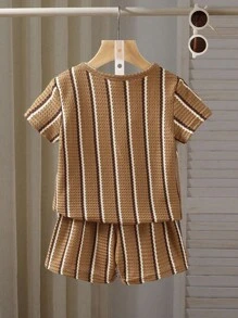 SHEIN 2件套男童圆领条纹印花短袖T恤和短裤，休闲