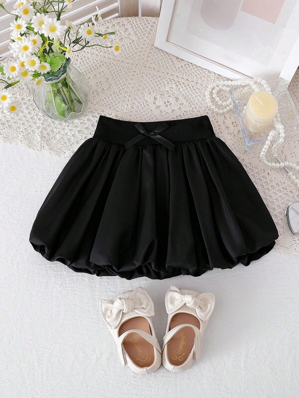 SHEIN Baby Girls' Solid Color A-Line Bubble Skirt. Solid Color Tone Exhibits An Elegant Style, And The Bubble Design Adds A Cute Touch. A-Line Silhouette Flatters The Figure, Suitable For Babies Of All Body Types. Whether For Outdoor Play, Casual Lounging At Home, Everyday Activities, Or Special Occasions, This Skirt Will Let Your Little Princess Showcase Her Unique Charm And Enjoy Happy Moments.