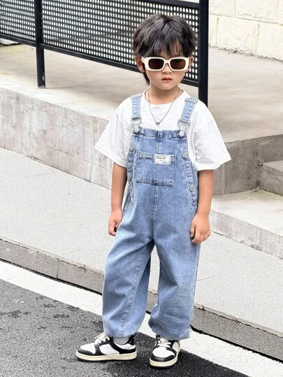 SHEIN Quần yếm denim xanh hiệu Young Boy có gấu quần dài đến mắt cá chân