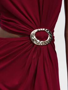 Maija 秋冬不对称领口金属扣装饰修身中长连衣裙，都市通勤商务休闲优雅连衣裙，适合圣诞节、万圣节、派对、婚礼宾客 - 酒紅色 - 查看 8