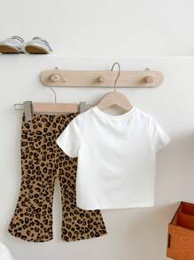 SHEIN 2 件套年轻女孩休闲简约万圣节卡通图案圆领短袖上衣和豹纹阔腿裤套装，适合夏季