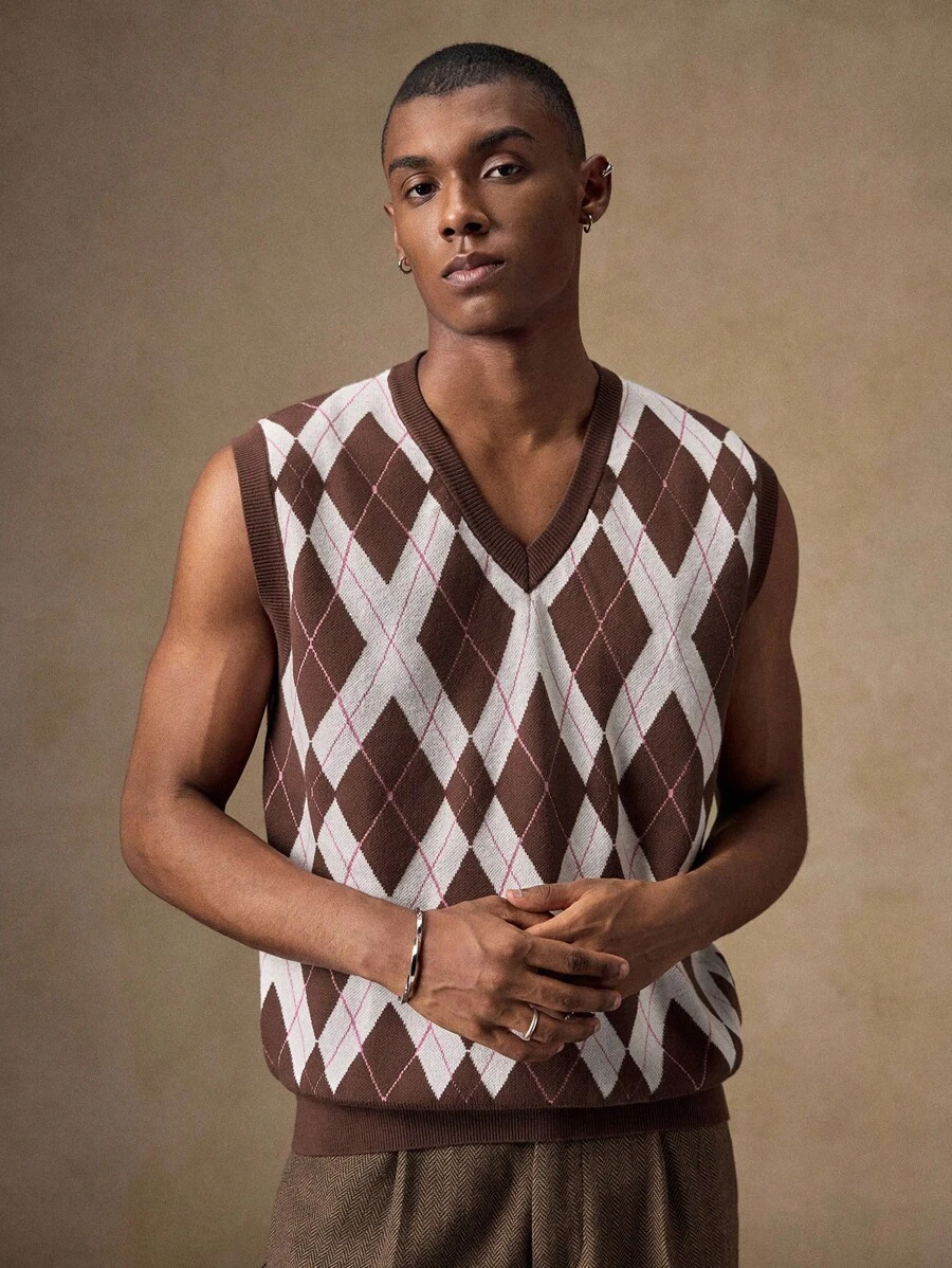 AKNOTIC Business Casual Men's Brown & White Classic Plaid Diamond Pattern Knitted Vest, Casual Loose Fit Sleeveless Pullover Vest, Boyfriend & Teacher Gift, Soft Texture, For Fall Winter - Brown - View 1