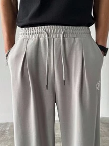 Manfinity Hypemode 男士休闲街头时尚字母和星星印花抽绳腰部宽松直筒运动裤 - 灰色 - 查看 7